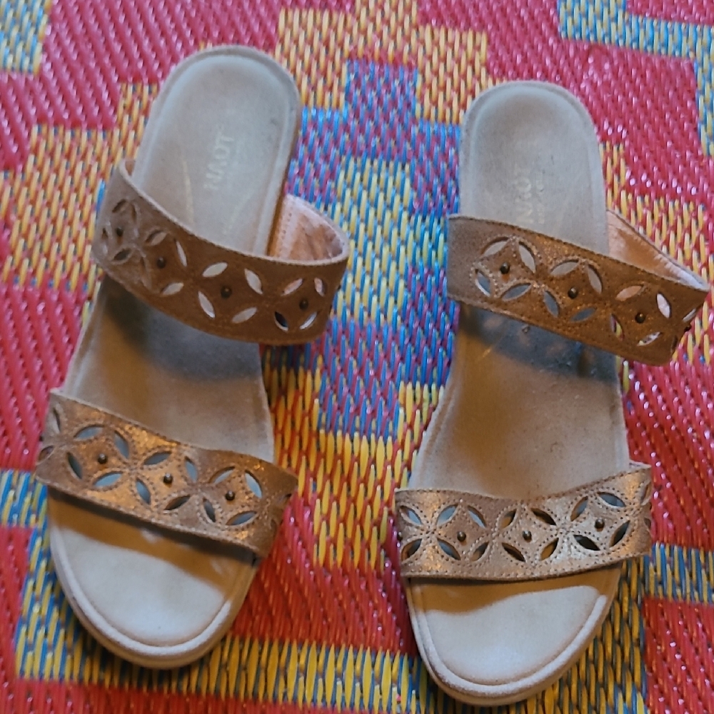Naot Soft Gold Comfortable Cutout Slide Sandals